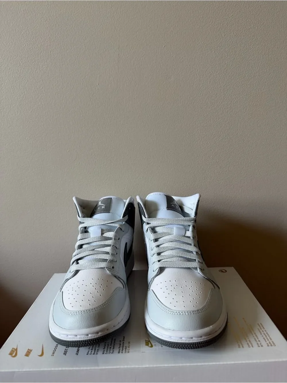 Air Jordan 1 Mid Smoke Grey BQ6472-113 Women’s Size 6.5